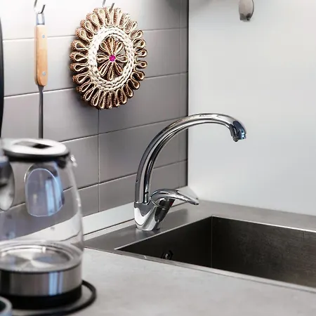 Your Nest In - Aqua Como